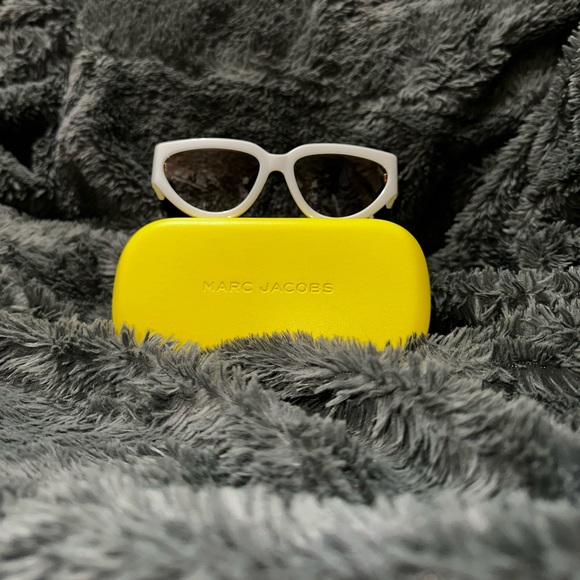 Marc Jacobs Sunglasses - Picture 2 of 4